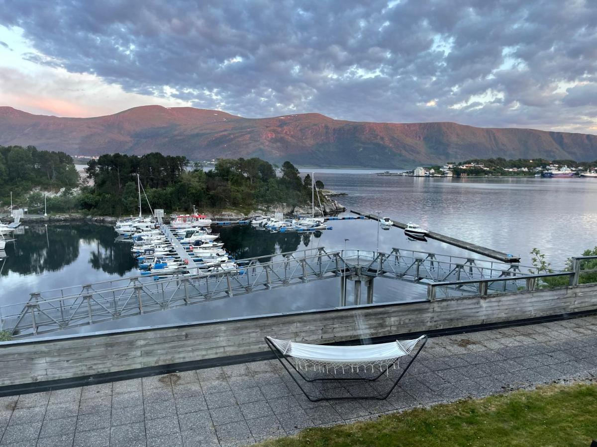 Fjord View Apartment In Alesund With Free Parking Zewnętrze zdjęcie