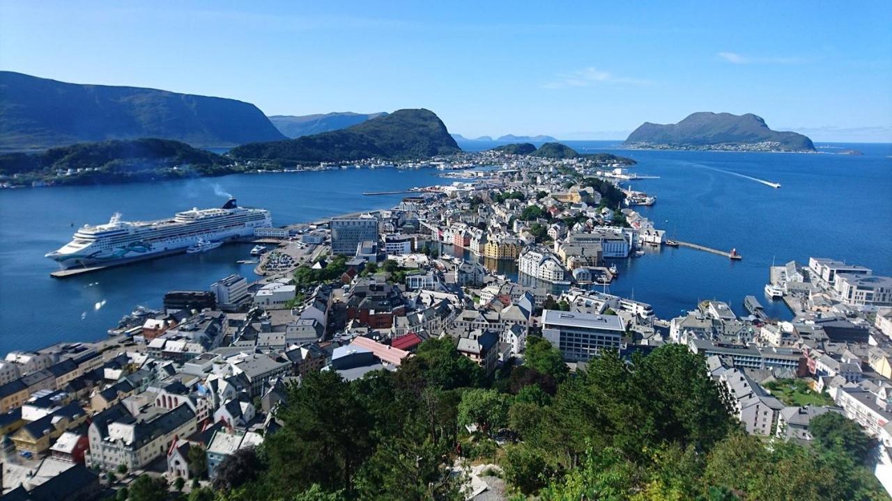 Fjord View Apartment In Alesund With Free Parking Zewnętrze zdjęcie