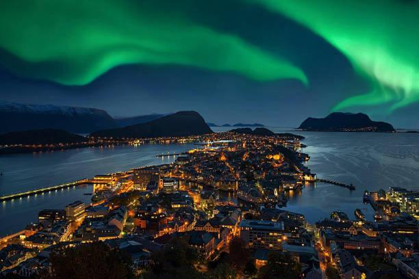 Fjord View Apartment In Alesund With Free Parking Zewnętrze zdjęcie